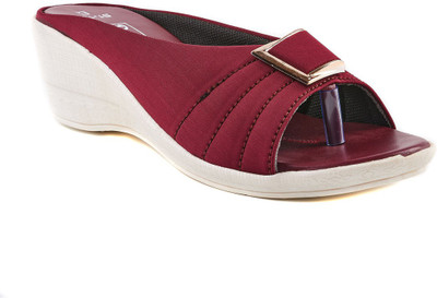 

Dolphin Miles Women Maroon Wedges