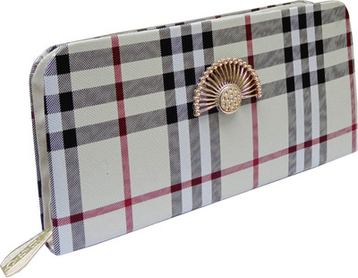 

Pellcaso Casual White Clutch