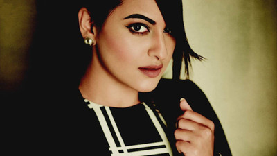 

Aabhaas Sonakshi Sinha Wall Poster Fine Art Print(12 inch X 18 inch, Rolled)