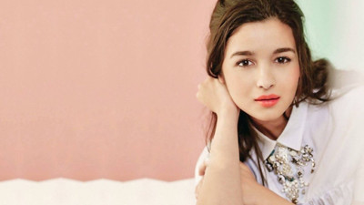 

Aabhaas Alia Bhatt Wall Poster Fine Art Print(12 inch X 18 inch, Rolled)