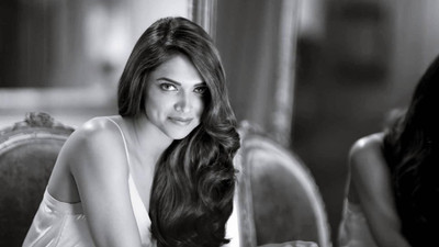 

Aabhaas Deepika Padukone Wall Poster Fine Art Print(12 inch X 18 inch, Rolled)