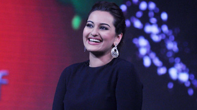 

Aabhaas Sonakshi Sinha Wall Poster Fine Art Print(12 inch X 18 inch, Rolled)
