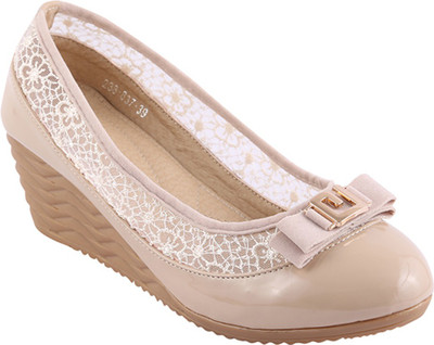 

Go India Store Women BEIGE Wedges