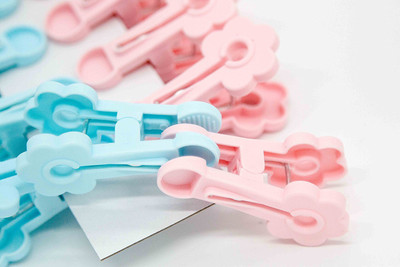 

SHAFIRE Plastic Peg Clips 6.5CM Clothes Pegs Clothespins Clothes Clip Windproof Pack of 20 ( Color Multicolor ) 6.5 plastic Plastic Peg Clips(Set of 20, Multicolor)