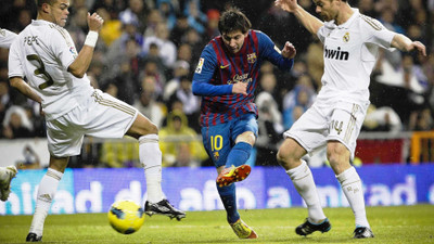 

KumkumArts Lionel Messi Poster 12 x 18 Inch HD Quality Material Gloss Paper. Paper Print(12 inch X 18 inch, Rolled)