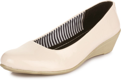 

TRASE Women Cream Bellies