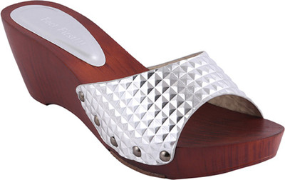 

Go India Store Women BROWN Wedges