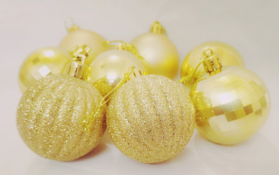 

IndiOcean Craft 3 Color Gold/Red/Silver Hanging Ornaments Pack of 8