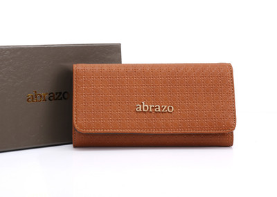 

abrazo Casual Tan Clutch