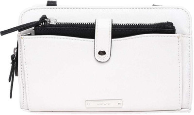 

Nine West Casual Black Clutch
