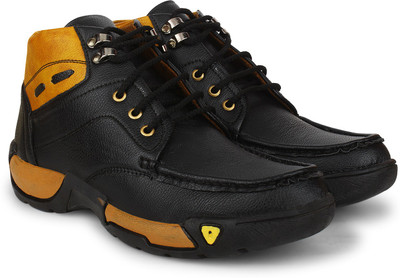 43 OFF on fOOTISTA Capture Boots For Men Tan Black on Flipkart