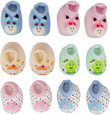 

Aarushi Baby Booties (Multicolour) Booties(Toe to Heel Length - 7 cm Multicolor)
