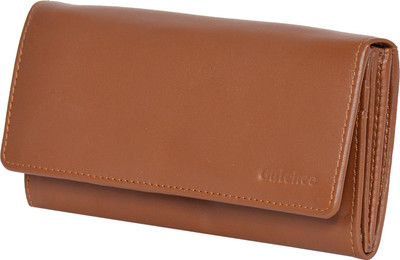 

Gulchee Casual Tan Clutch