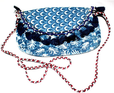 

GIPPY TRENDZ Women Casual Blue Cotton Sling Bag