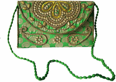 

GIPPY TRENDZ Women Casual Green Silk Clutch