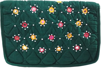 

Belladona Party Green Clutch