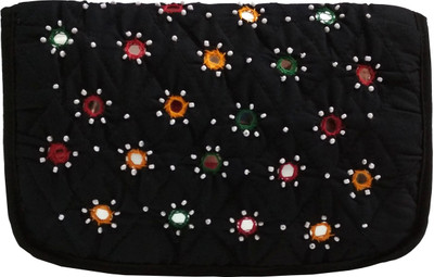 

Belladona Party Black Clutch
