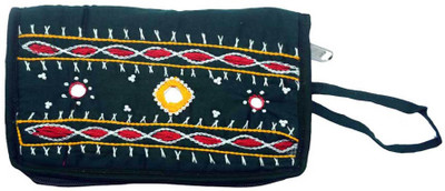 

Haastika Casual Green Clutch