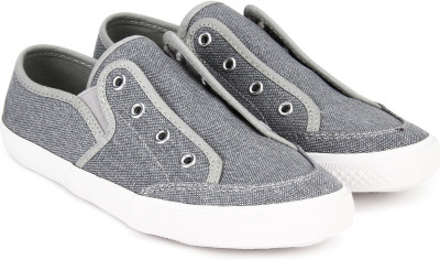 

United Colors of Benetton Boys Slip on Sneakers(Grey, 903