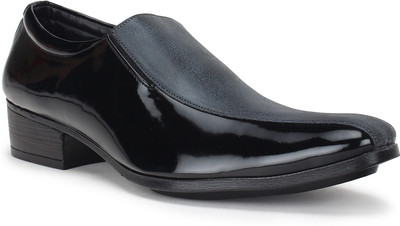 

Footista Vanquish Slip On For Men(Black, Grey