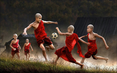 

KumkumArts Football Poster 12 x 18 Inch, HD Quality Image, Gloss Paper, Unframed, Qty 1 Paper Print(12 inch X 18 inch, Rolled)