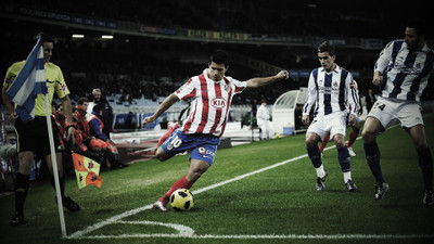 

KumkumArts Football Poster 12 x 18 Inch, HD Quality Image, Gloss Paper, Unframed, Qty 1 Paper Print(12 inch X 18 inch, Rolled)
