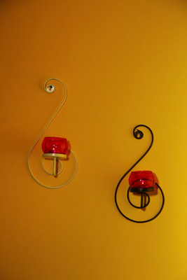 

Tied Ribbons Wall Hanging Tealight Candle Holder for Home Decor Iron 2 - Cup Tealight Holder Set(Black, Pack of 2)