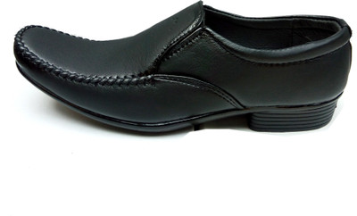 

rapidtrenz Slip On For Men(Black