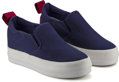 

DeVEE Love Embossed Platform Slip-on Navy Slip On Sneakers For Women(Navy, Navy blue