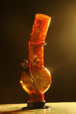 

pegs'N'pipes Bong(Black, Yellow, 15 mm)