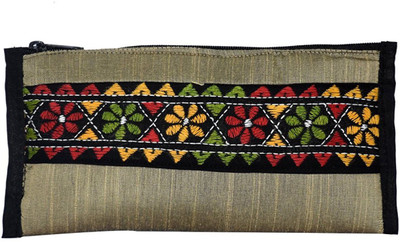 

Estheticmind Casual Gold Clutch