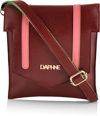

Daphne Sling Bag(Brown)