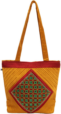 

INDICRAFTS STUDIO CHOPAT / CHORUS Sling Bag(Gold, 10 L)