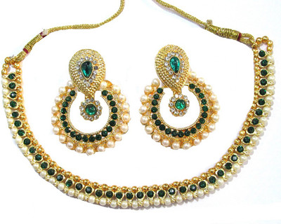 SHREE MAULI CREATION Alloy Gold-plated Green Jewellery Set(Pack of 1)