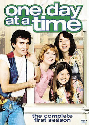 

ONE DAY AT A TIME:COMPLETE FIRST SEAS(DVD English)