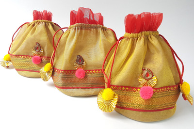 

Paisleys Gifting Blossom (Medium) Potli(Gold, Red)