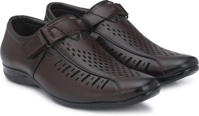 

LAYASA Men BROWN Sandals