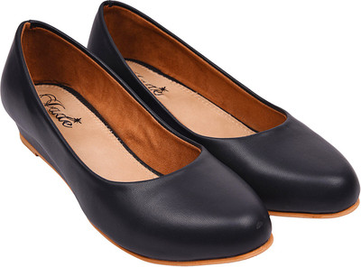 

Jade Women Black Wedges