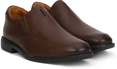 

Clarks Unbizley Lane Dark Brown Lea Slip on For Men(Brown