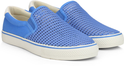 

United Colors of Benetton Casuals For Men(Blue, 901