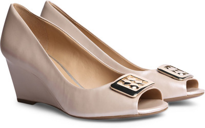 

NATURALIZER Women White Wedges