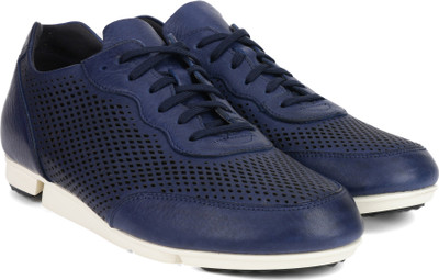Clarks Triturn Run Blue Leather Sneakers For Men(Blue