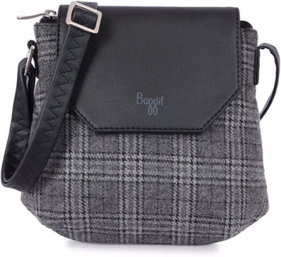 

Baggit Women Casual Black Nylon Sling Bag