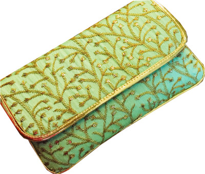 

CRAFTBAZAAR Party Green Clutch