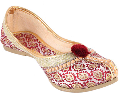 

Mozi Punjabi Jutis For Women(Multicolor, Maroon