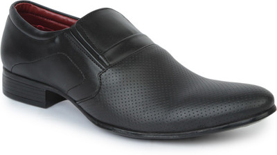 

Metrogue Slip On Shoes For Men(Black)