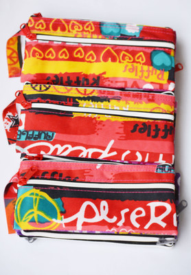 

NMRK,R R Enterprises NMRK1004 3 Pouches In A Pack Pouch(Red, Multicolor), Multicolor;red