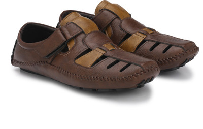 

LAYASA Men BROWN Casual