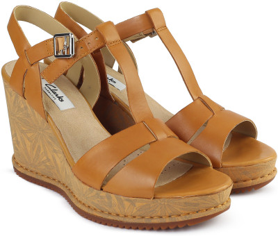 

Clarks Women Tan Leather Wedges