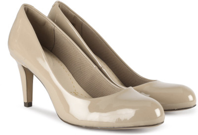 

Clarks Carlita Cove Sand Patent Corporate Casuals For Women(Beige